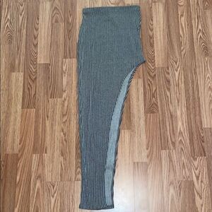 Akira Asymmetrical skirt ribbed + stretch